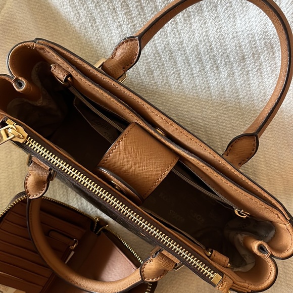 Michael Kors Studded  bag NWOT - Picture 2 of 9